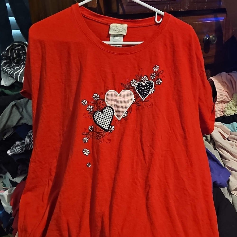 !!.          Womans 3XL Heart Embroidered Top.    Tote 3W